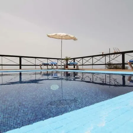 Cercado Del Medio, Con Piscina Privada 阿德耶